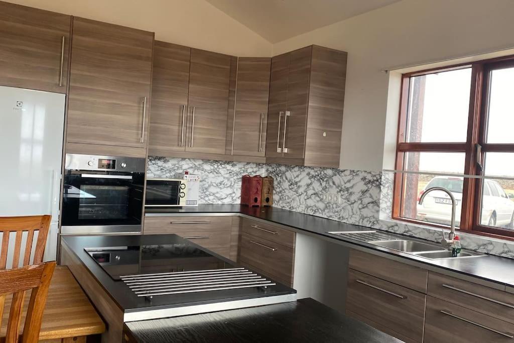 Eaglerock Guesthouse And Tours Киркьюбайярклёйстюр Экстерьер фото